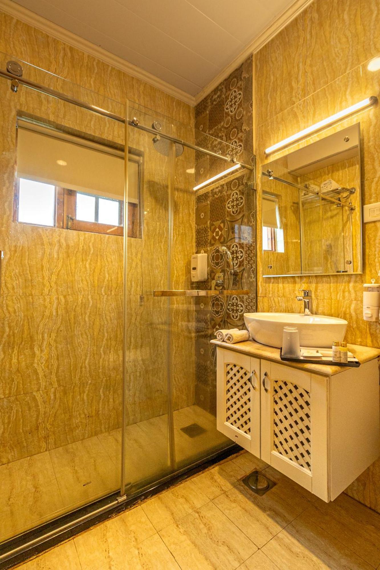 Shaw Inn By Stay Pattern Gulmarg Exterior photo